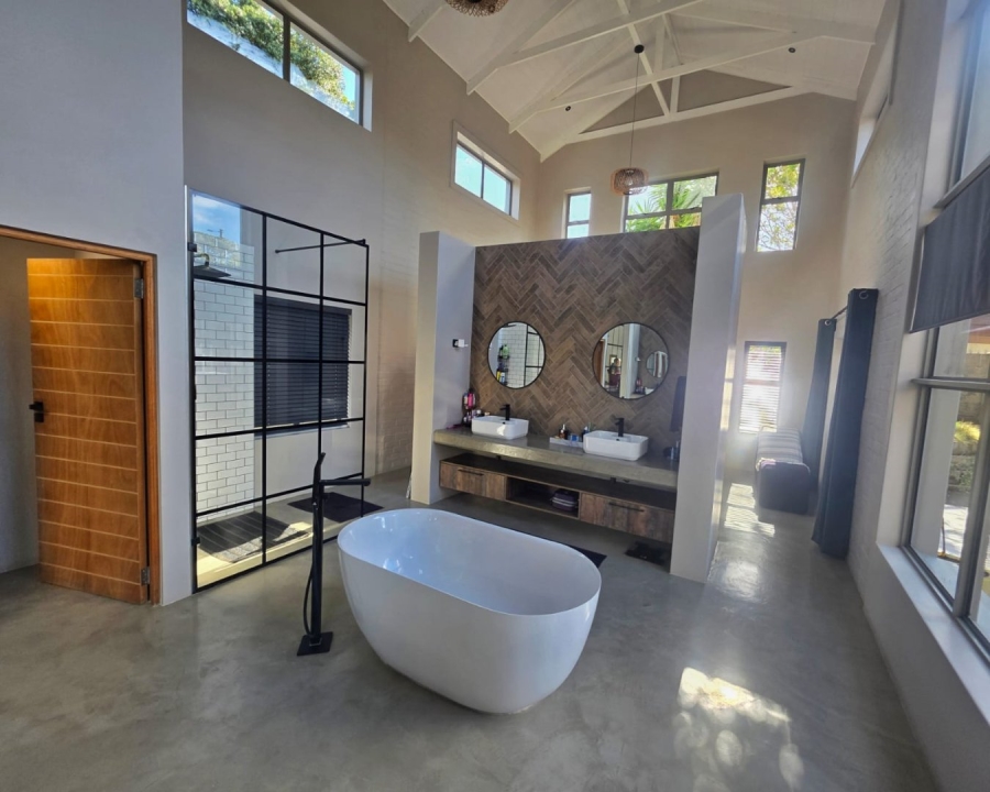 5 Bedroom Property for Sale in Wilderness Central Western Cape